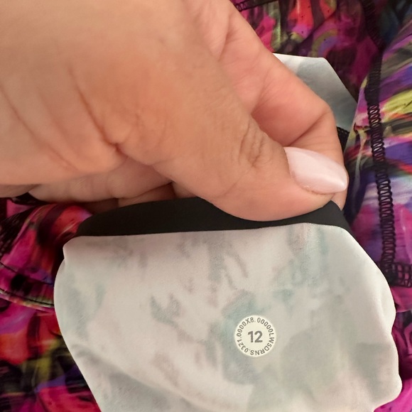 Lululemon Base Pace High-Rise Running Tight 25"
Hyper Flow Pink Multi! E… - Picture 7 of 7